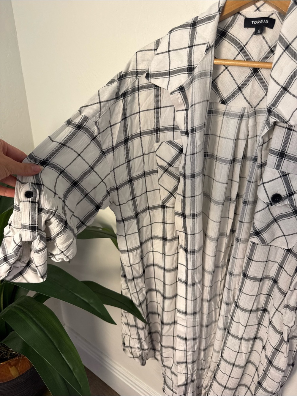 Torrid Ivory & Black Plaid Button-Up Tunic Shirt – Size 2 / 2X - Picture 4 of 5